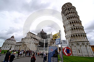 Turism in Italy, Pissa tower signs and posts