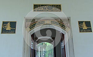 Turkey, Istanbul, Cankurtaran, Topkapi Palace No:1, 34122 Fatih, Gate of Felicity, top of the door