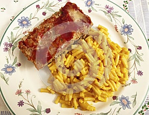 Turkey Meatloaf With Macaroni and Cheese for Dinner