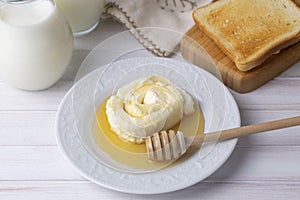 Turkish Bal Kaymak - Honey and Butter Cream