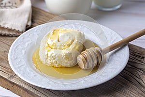 Turkish Bal Kaymak - Honey and Butter Cream