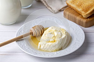 Turkish Bal Kaymak - Honey and Butter Cream