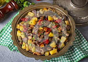 From Turkish cuisine meat, vegetable kebab, casserole. Turkish name Maras Tava or Kahramanmaras Tava - Orman Kebabi