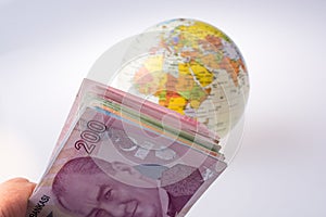 Turečtina líra bankovky podľa strana z zemegule 