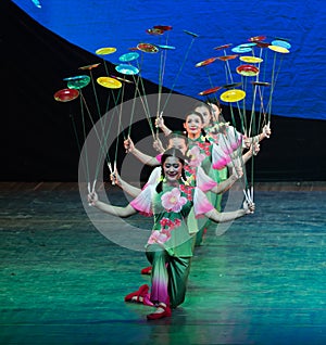 Turn dish-Acrobatic showBaixi Dream Night