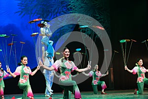 Turn dish-Acrobatic showBaixi Dream Night