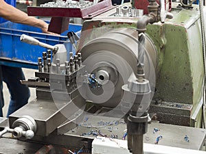 Turning part by manual lathe machine