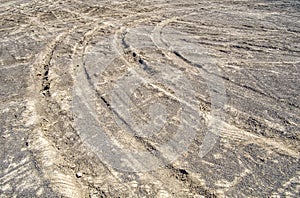 Turning tire tracks