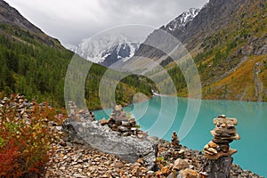 Turquoise lake and mountains.