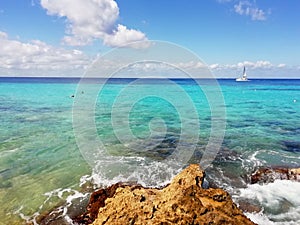 Turquoise ocean in cozumel Island Mexico, blue ocean water