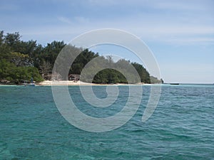 Turquoise ocean and paradisiaque beach