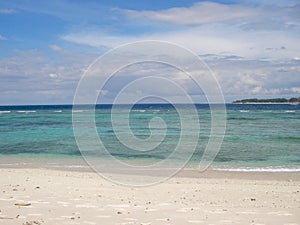 Turquoise ocean and paradisiaque beach