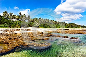 Türkis Wasser auf der Strand 