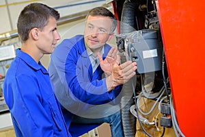 Tutor showing apprentice width electrical box