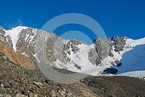 Tuyuk Su mountain range