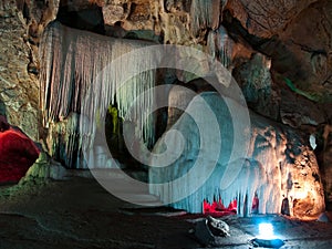 Twain stalactite wall