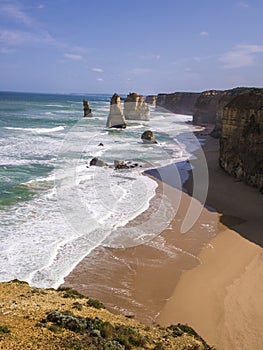 TWELVE APOSTLES - GREAT OCEAN ROAD, AUSTRALIA