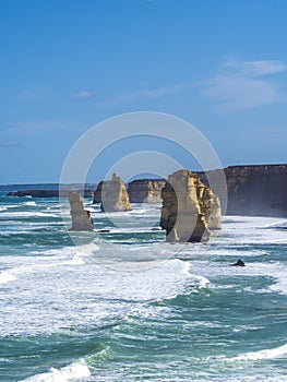 TWELVE APOSTLES - GREAT OCEAN ROAD, AUSTRALIA