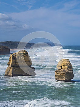 TWELVE APOSTLES - GREAT OCEAN ROAD, AUSTRALIA