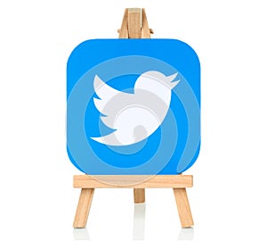 Twitter logo placed on wooden easel