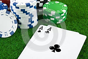 Two aces and some pokerchips