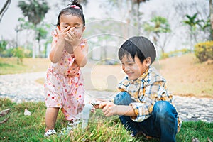 Two brothers and sisters play water