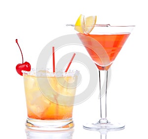 Dvě koktejly alkohol kosmopolitní koktejl ozdobený 