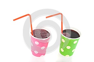 Two colored drinking cups with lemonade