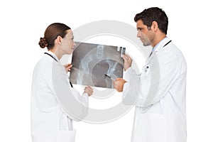 Two doctors analysing an xray together