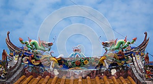 Two dragon statue on temple roof