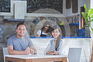 Two friend sitting in a coffee shop