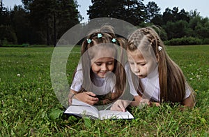 Two girl read book