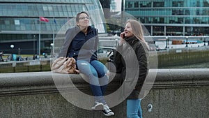 Two girlfriends on a sightseeing trip to London