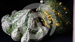 Two gourds arrangement Ã®n lowlight