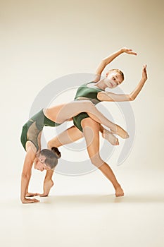 The two modern ballet dancers