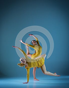 The two modern ballet dancers