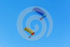 Two para motor glider flying