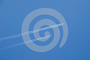 Two planes flying in parallel