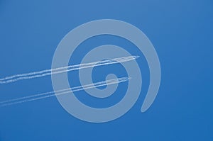 Two planes flying in parallel