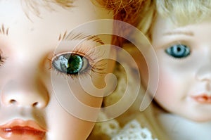 Dvě porcelán panenky krásný oči 