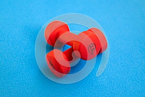 Two red weights 2,5 kg.