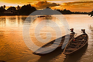 Two rowing boat boats are tied to the shore