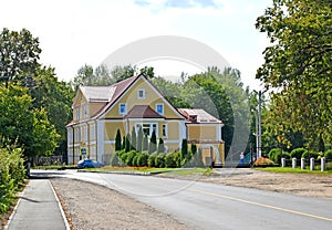 Two-storey building with mezzanine on Soviet Street. Village of Dobrovoksk, Kaliningrad region