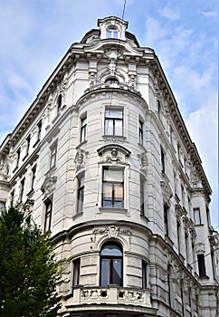 Two walls of a large building meet, with a connection with three windows, near the palace, attaule museum of the famous father of