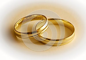 Dvě snubní prsteny 