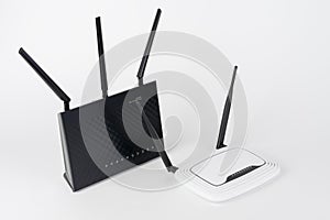 Two Wi-Fi  routers, wireless devices with two  and three antennas