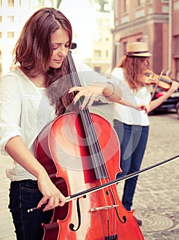 Two women strings duet playing