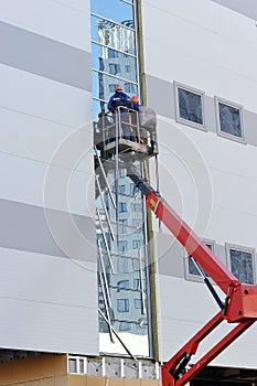 Two workers on the lift platform