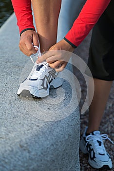 Tying laces