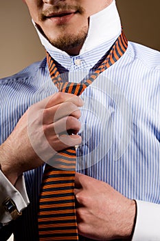 Tying a tie